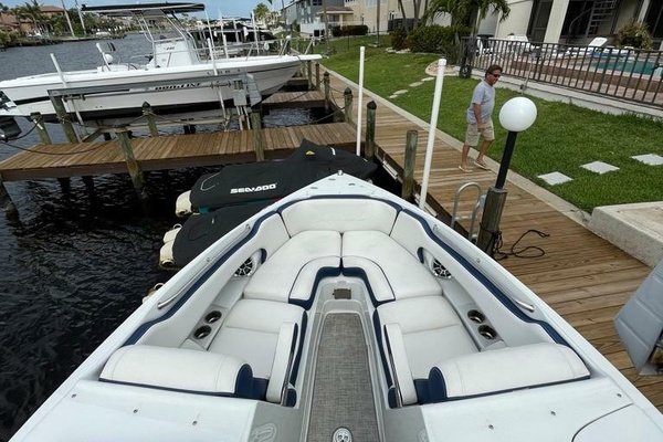 27ft Crownline Yacht For Sale