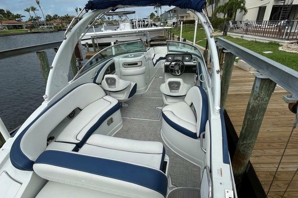 27ft Crownline Yacht For Sale