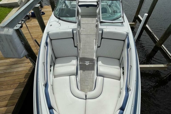 27ft Crownline Yacht For Sale
