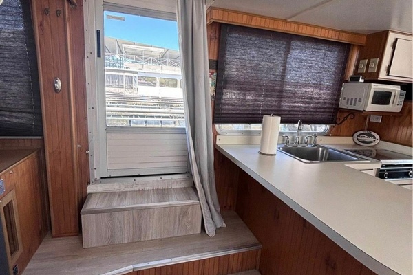37ft Gibson Yacht For Sale