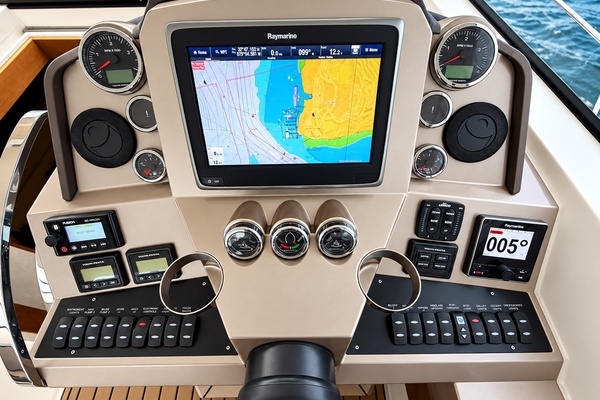 38ft Galeon Yacht For Sale
