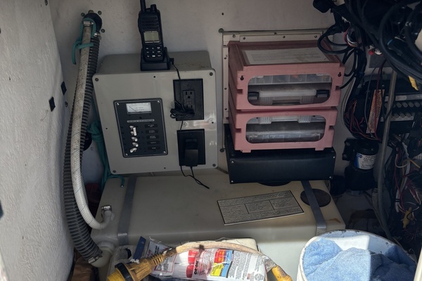 2004World Cat 33 ft    CatFish