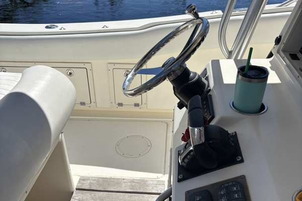 2004World Cat 33 ft    CatFish
