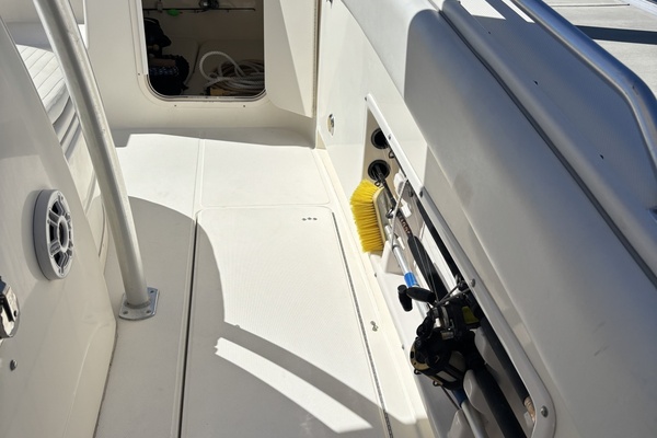 2004World Cat 33 ft    CatFish
