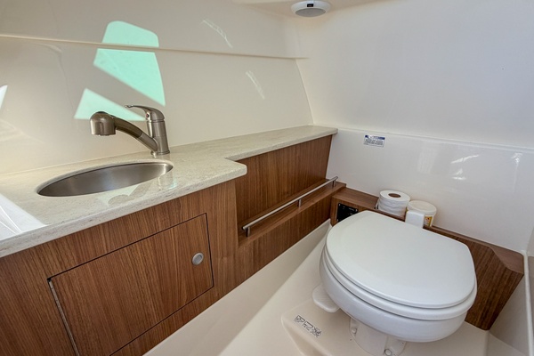 Bean Counter 27ft Boston Whaler Yacht For Sale