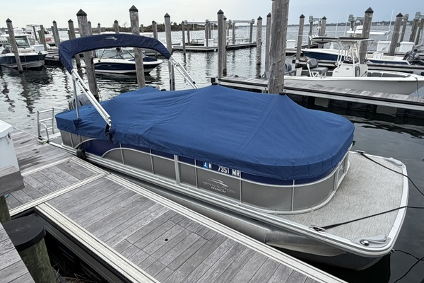 23ft Bennington Yacht For Sale