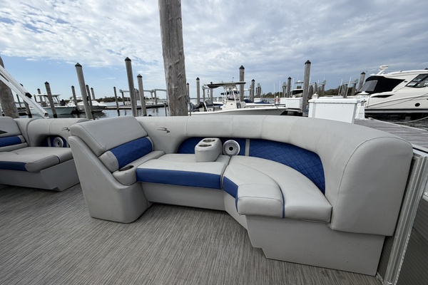 23ft Bennington Yacht For Sale