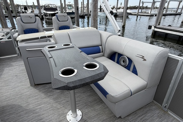 23ft Bennington Yacht For Sale