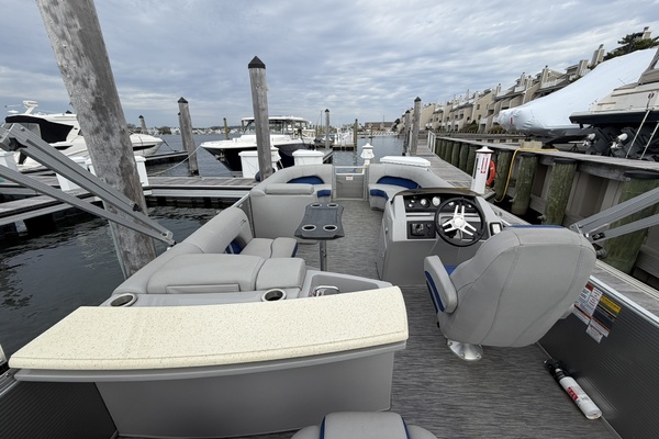 23ft Bennington Yacht For Sale
