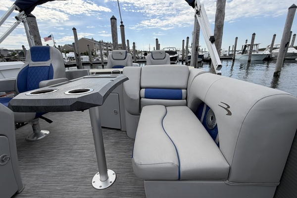 23ft Bennington Yacht For Sale