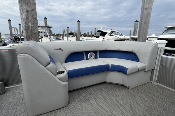 23ft Bennington Yacht For Sale