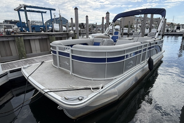 23ft Bennington Yacht For Sale