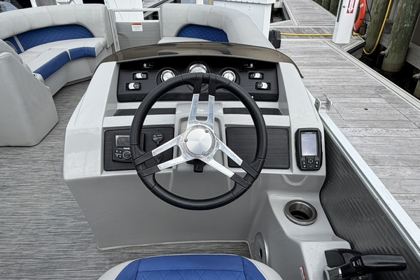 23ft Bennington Yacht For Sale
