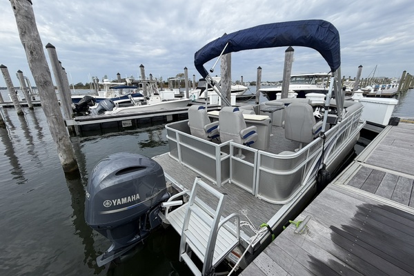 23ft Bennington Yacht For Sale