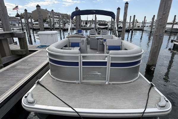 23ft Bennington Yacht For Sale