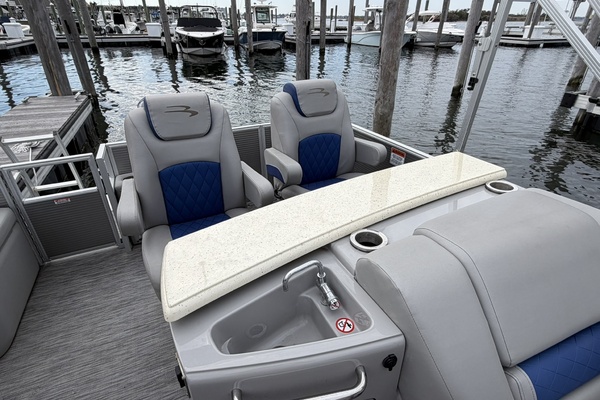 23ft Bennington Yacht For Sale
