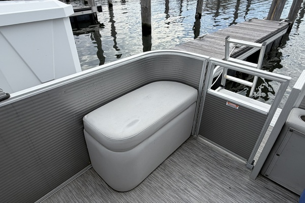 23ft Bennington Yacht For Sale