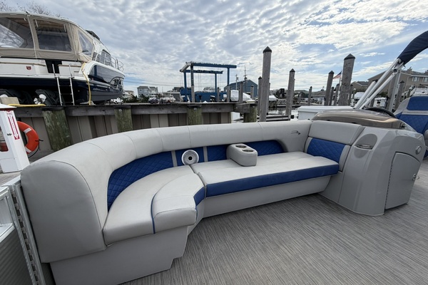 23ft Bennington Yacht For Sale