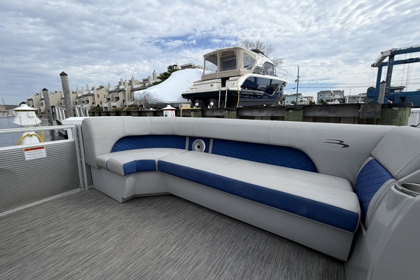 23ft Bennington Yacht For Sale