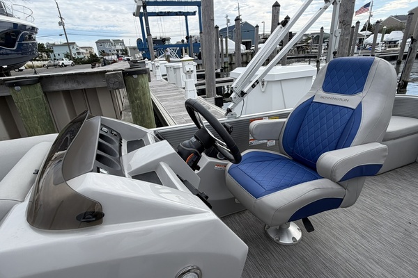 23ft Bennington Yacht For Sale