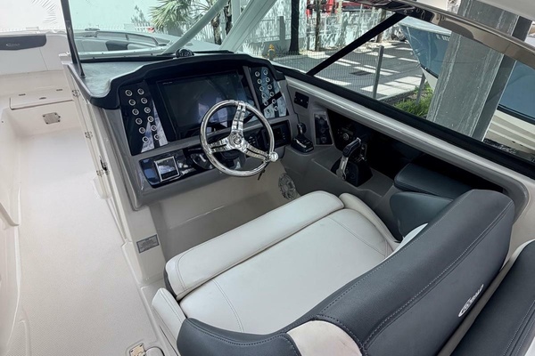 2019Robalo 31 ft