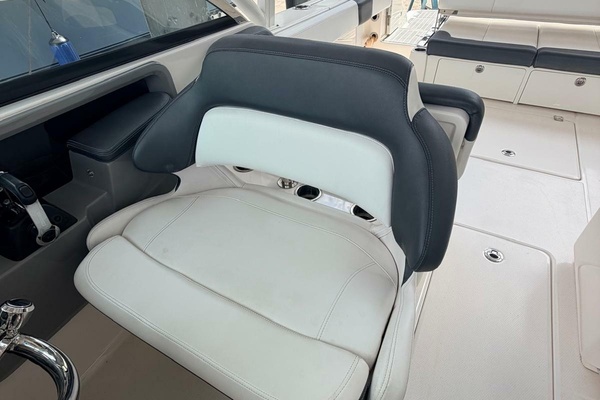 2019Robalo 31 ft