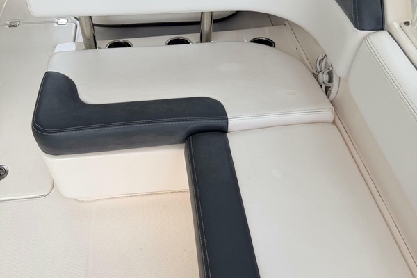 2019Robalo 31 ft