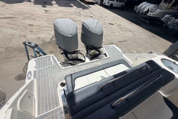 2019Robalo 31 ft