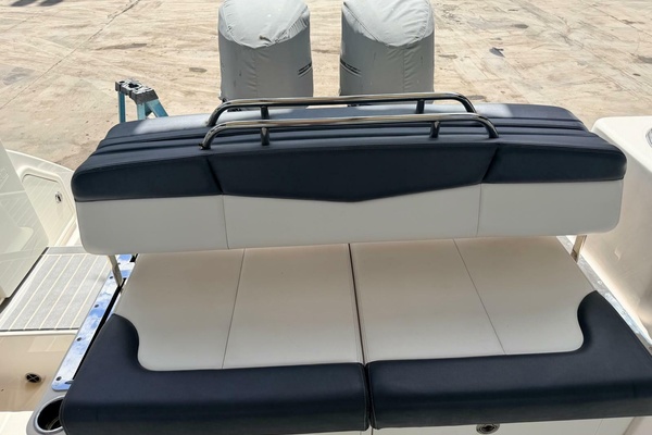 2019Robalo 31 ft