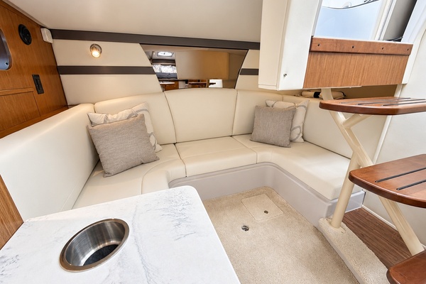 35ft Cruisers Yachts Yacht For Sale