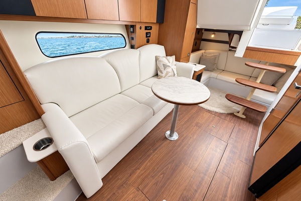 35ft Cruisers Yachts Yacht For Sale
