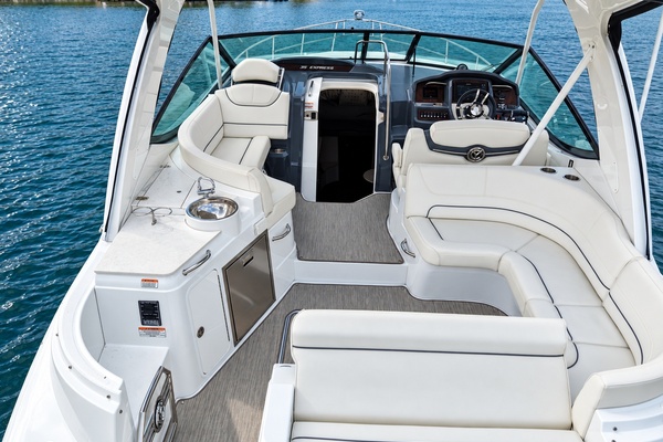 35ft Cruisers Yachts Yacht For Sale