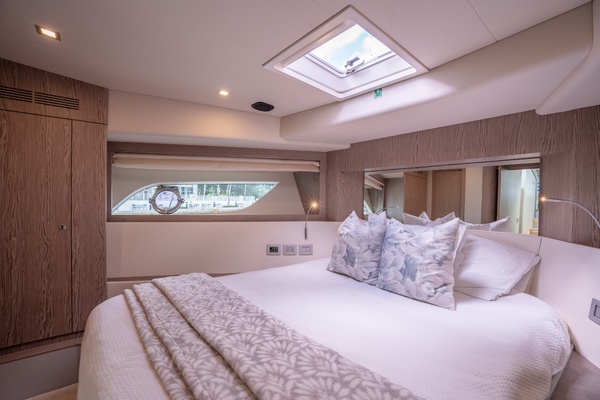 2016Ferretti Yachts 65 ft