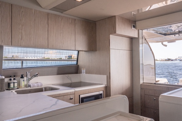 2016Ferretti Yachts 65 ft
