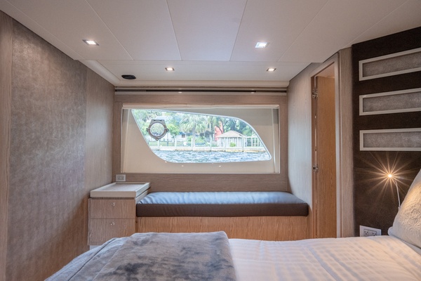 2016Ferretti Yachts 65 ft