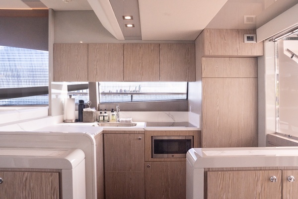 2016Ferretti Yachts 65 ft