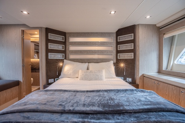 2016Ferretti Yachts 65 ft