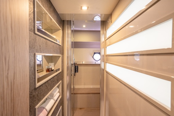 2016Ferretti Yachts 65 ft