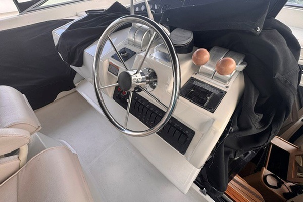 Trading Places 52ft Bayliner Yacht For Sale