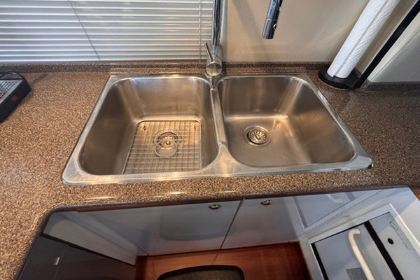 Trading Places 52ft Bayliner Yacht For Sale