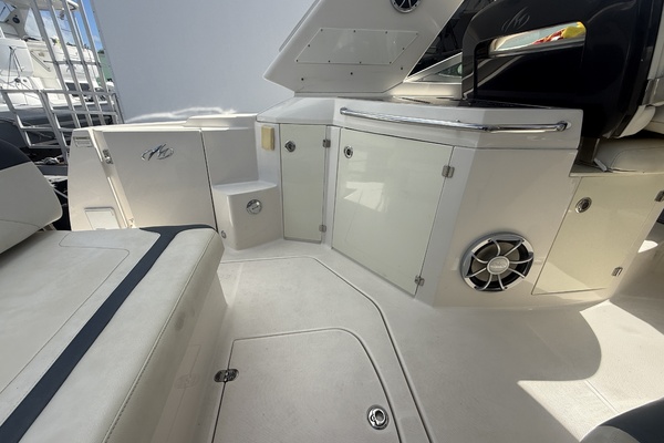 33ft Monterey Yacht For Sale