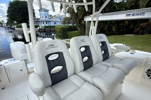 35ft Cobia Yacht For Sale