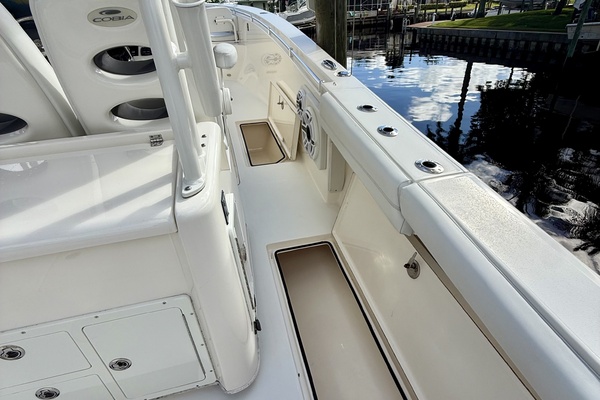 35ft Cobia Yacht For Sale