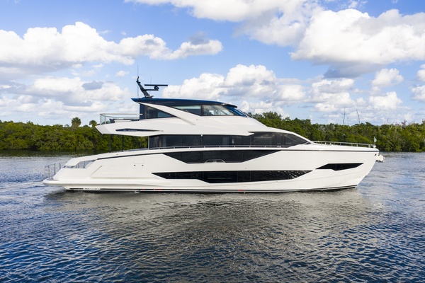 2025 Sunseeker 90 Ocean Enclosed