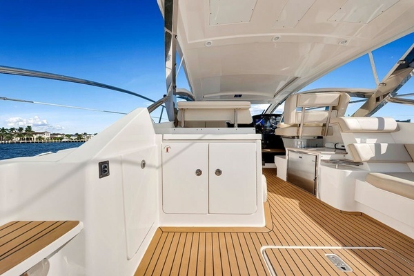 36ft Pursuit Yacht For Sale