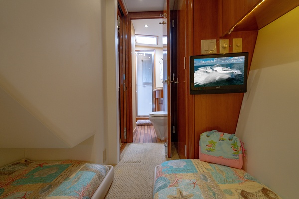 Knot So Fast 54ft Hatteras Yacht For Sale