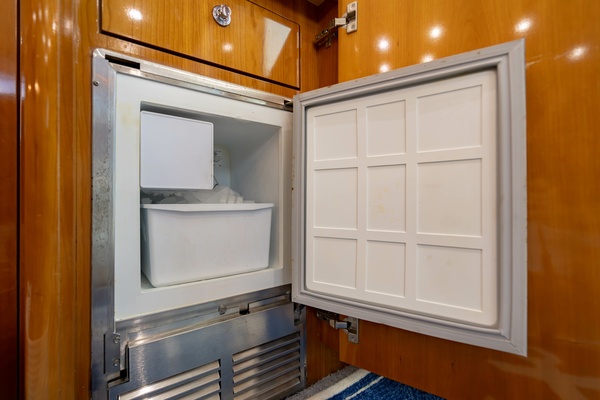 Knot So Fast 54ft Hatteras Yacht For Sale