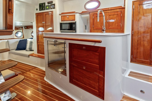 Kalm Harbour 40ft Hinckley Yacht For Sale