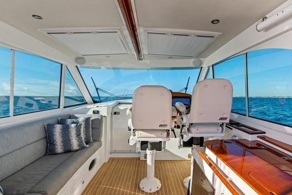 Kalm Harbour 40ft Hinckley Yacht For Sale