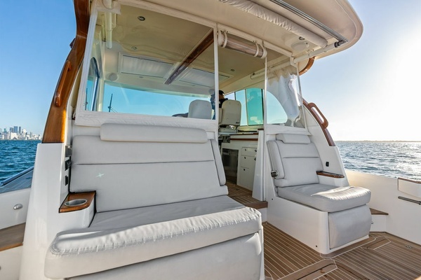 Kalm Harbour 40ft Hinckley Yacht For Sale